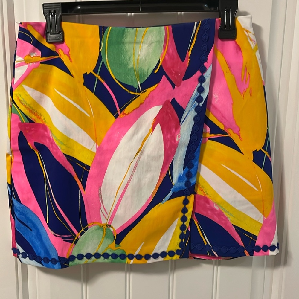 Crown & Ivy skort in size 4.